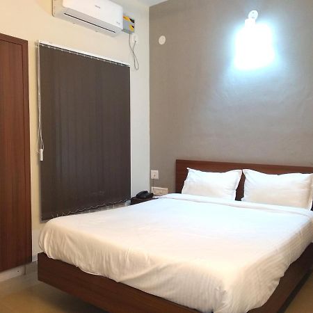 Aspire Maradu Hotel Kochi Exterior photo