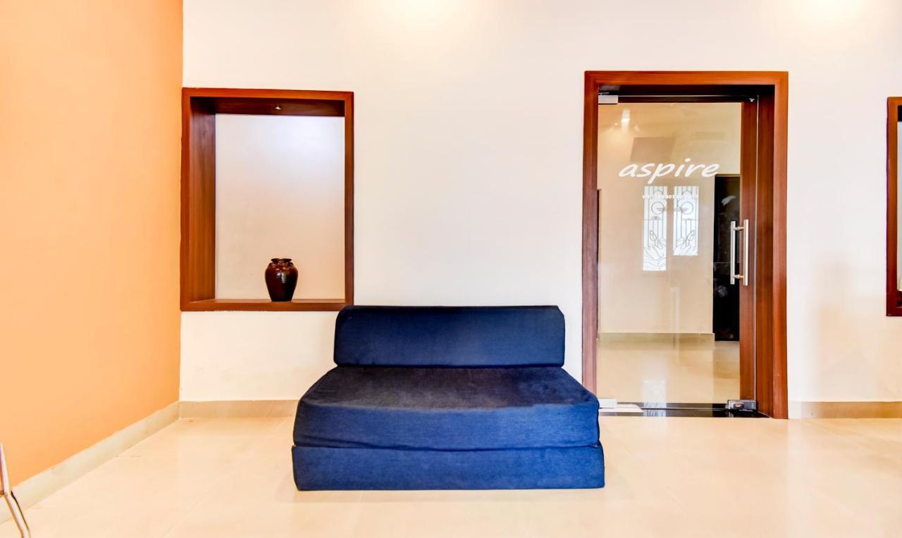 Aspire Maradu Hotel Kochi Exterior photo