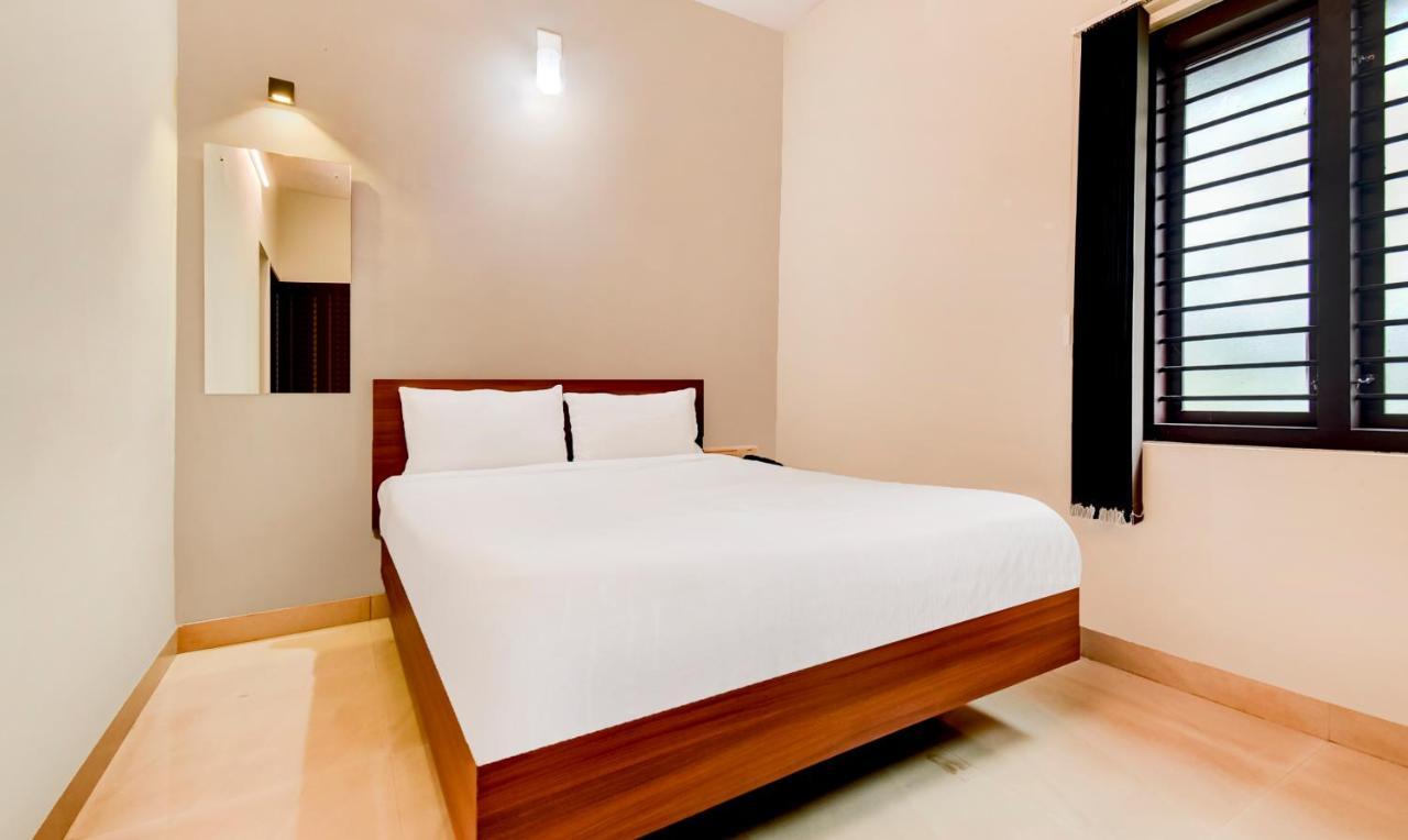 Aspire Maradu Hotel Kochi Exterior photo