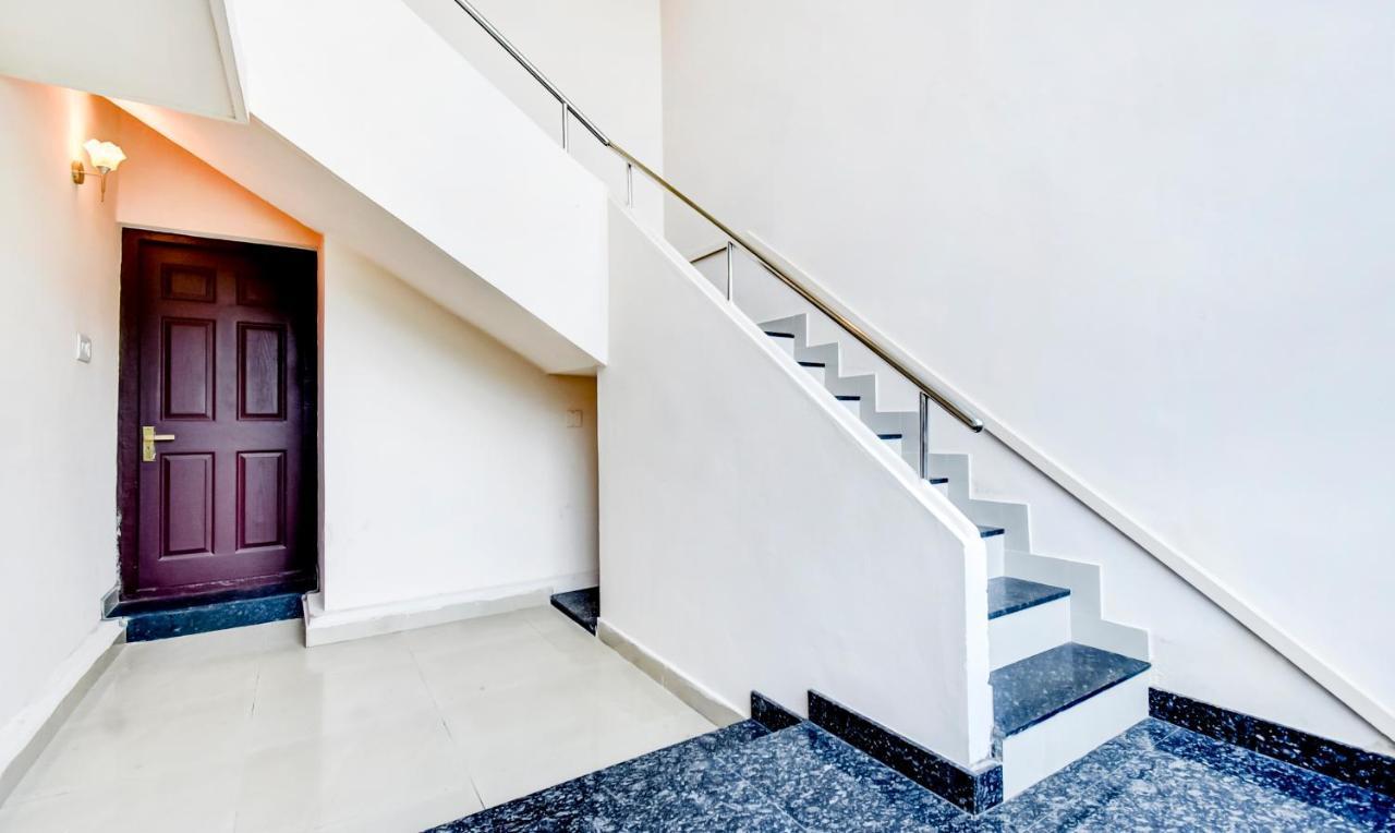 Aspire Maradu Hotel Kochi Exterior photo