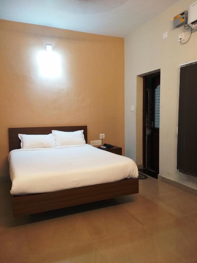 Aspire Maradu Hotel Kochi Exterior photo