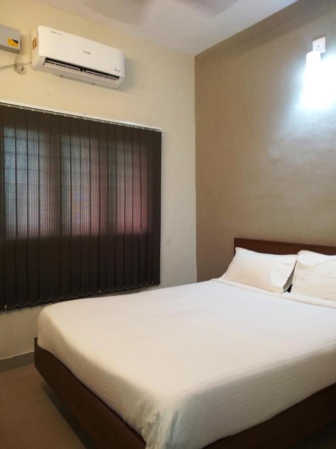Aspire Maradu Hotel Kochi Exterior photo